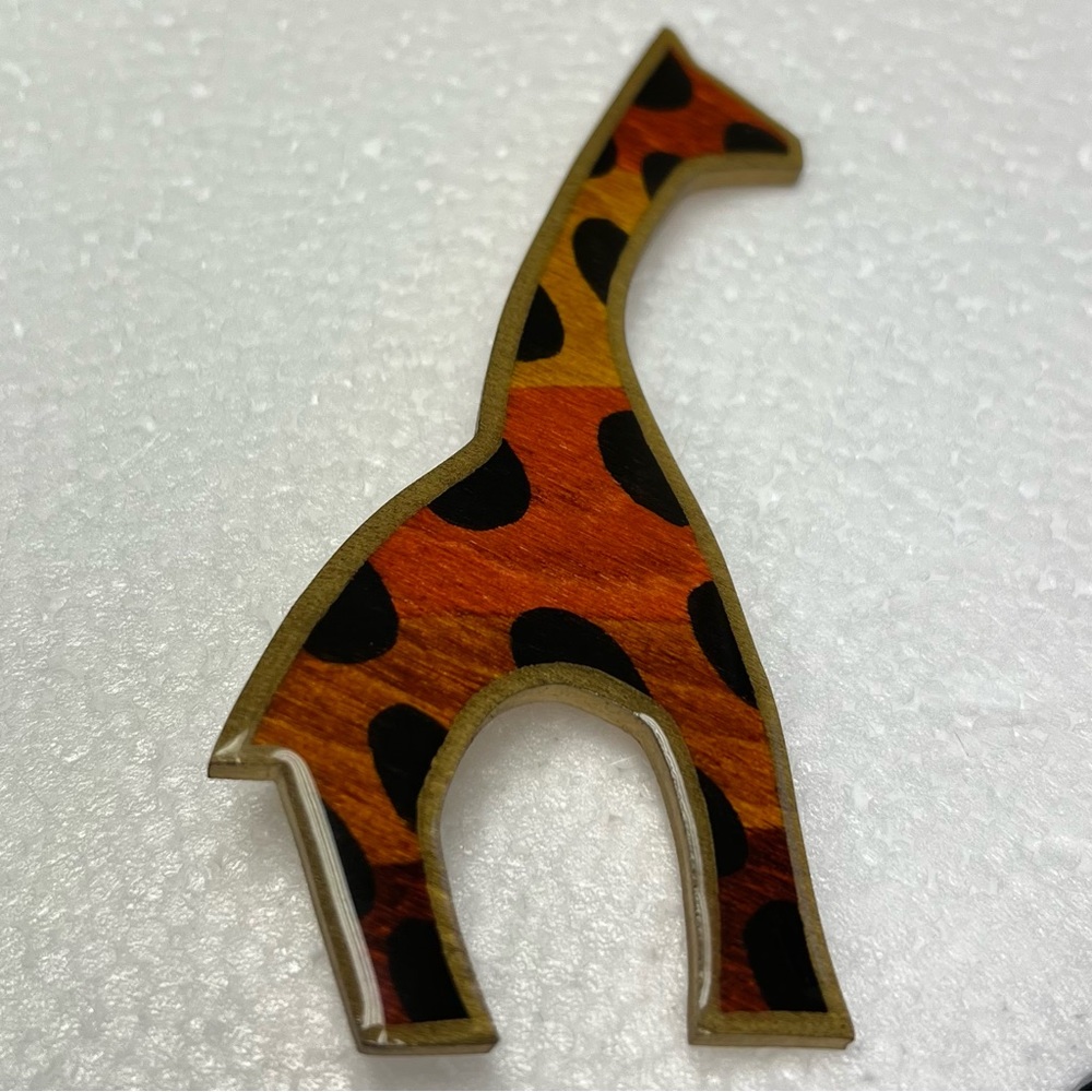 Large, vintage GIRAFFE pin brooch.